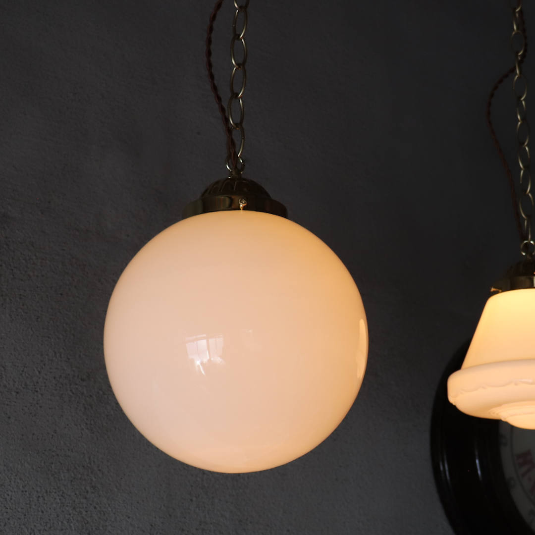 USAヴィンテージミルクガラス製ラウンドボールハンギングランプ・ペンダントライト|天井照明