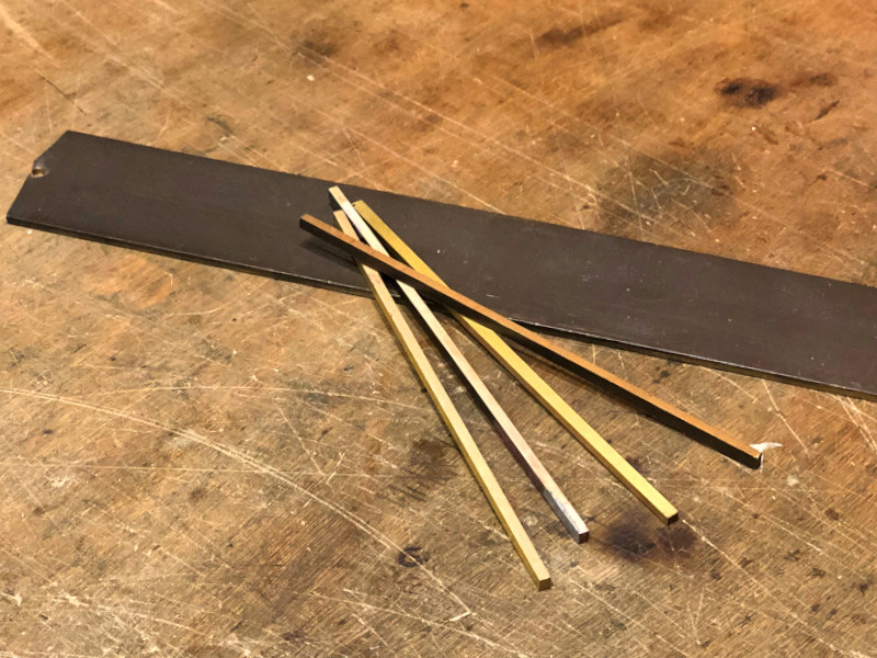 ストッパー部分の切り出し｜ミニソケット付き小型真鍮シェルフ棚の製作