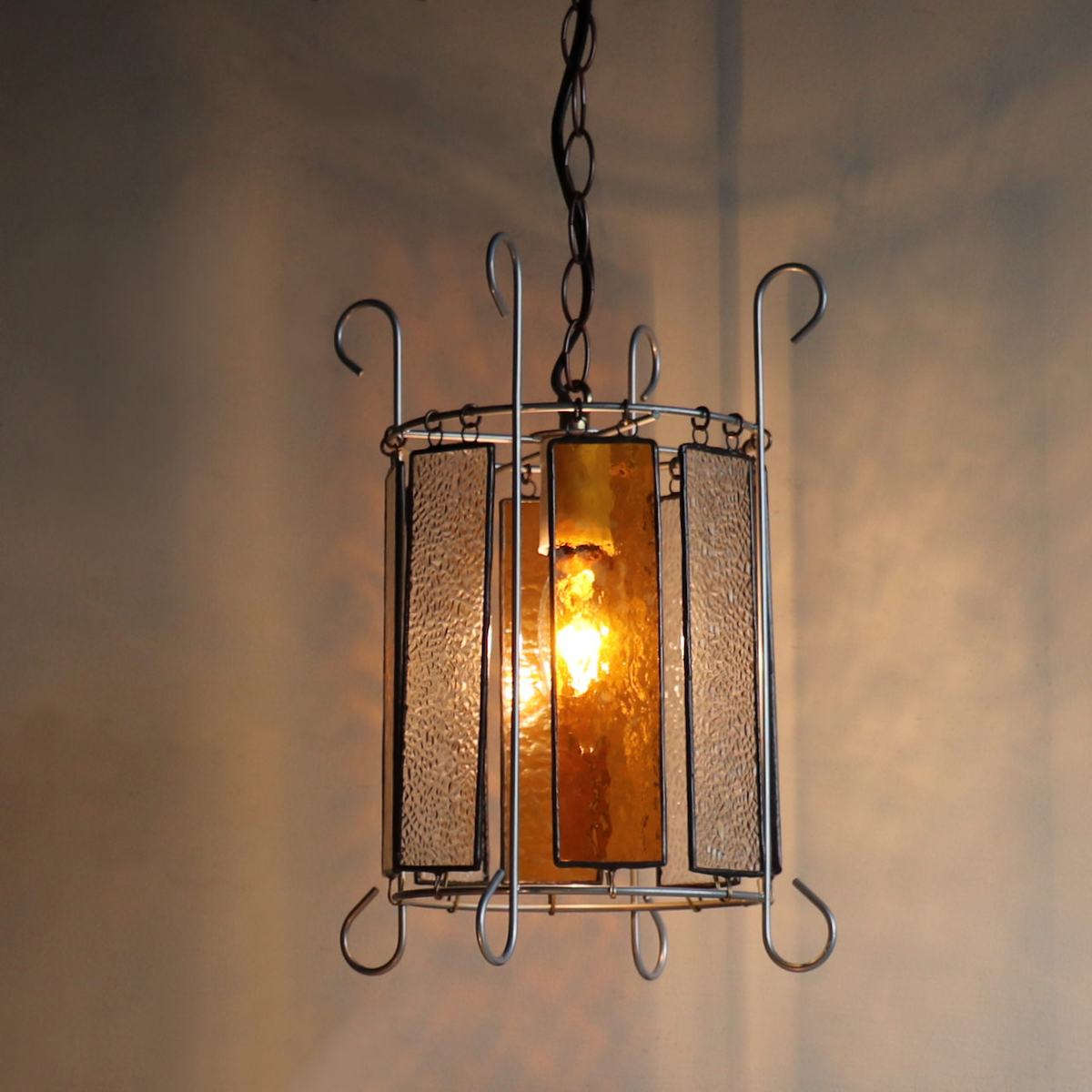 ジャパンヴィンテージ 古い硝子のペンダントライト アンバーガラス