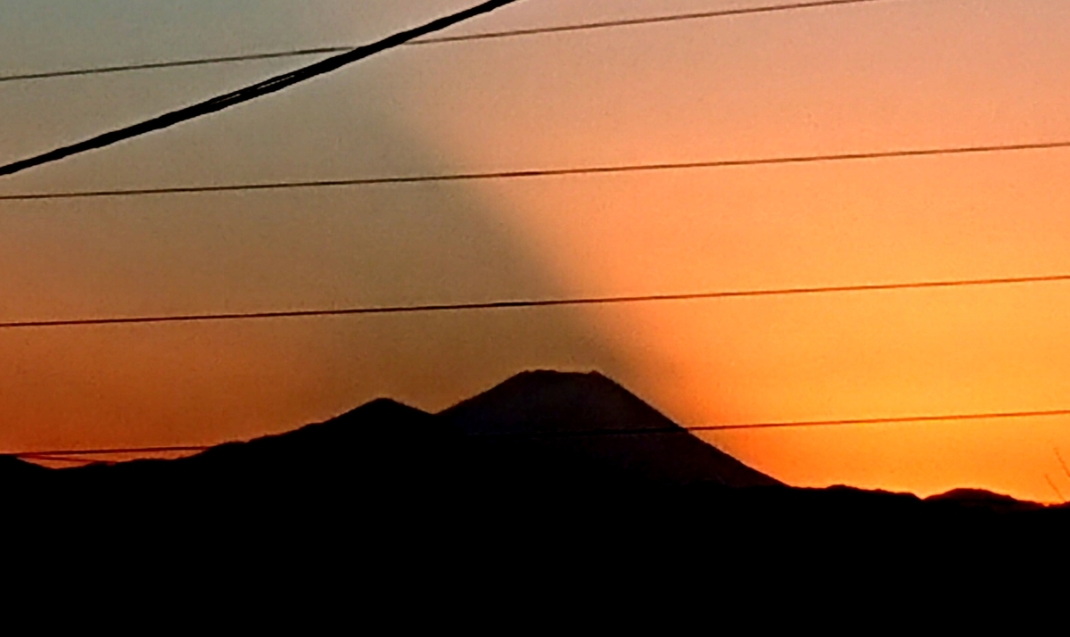 夕焼け空に富士山の影 酒のある日々 夕焼け空に富士山の影 酒のある日々