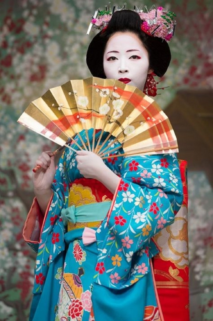 舞妓 芸妓 団扇 色っぽい