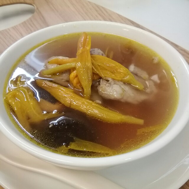 金針排骨湯 お家で薬膳 金針排骨湯 お家で薬膳