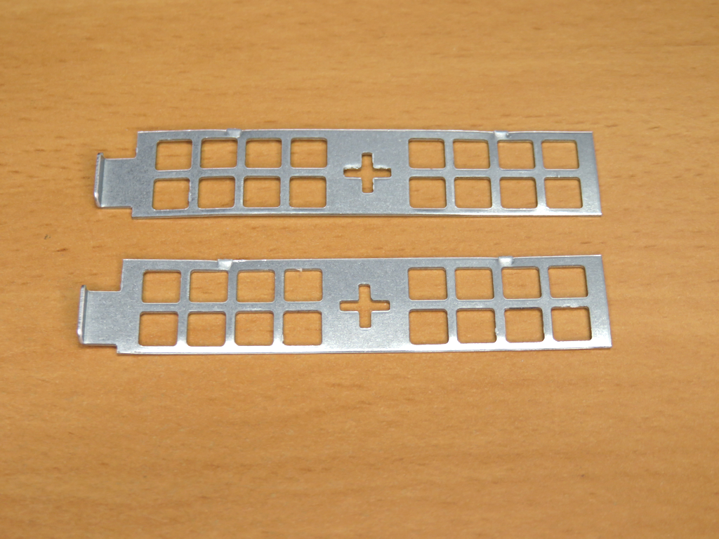 折り取ったスロットカバー