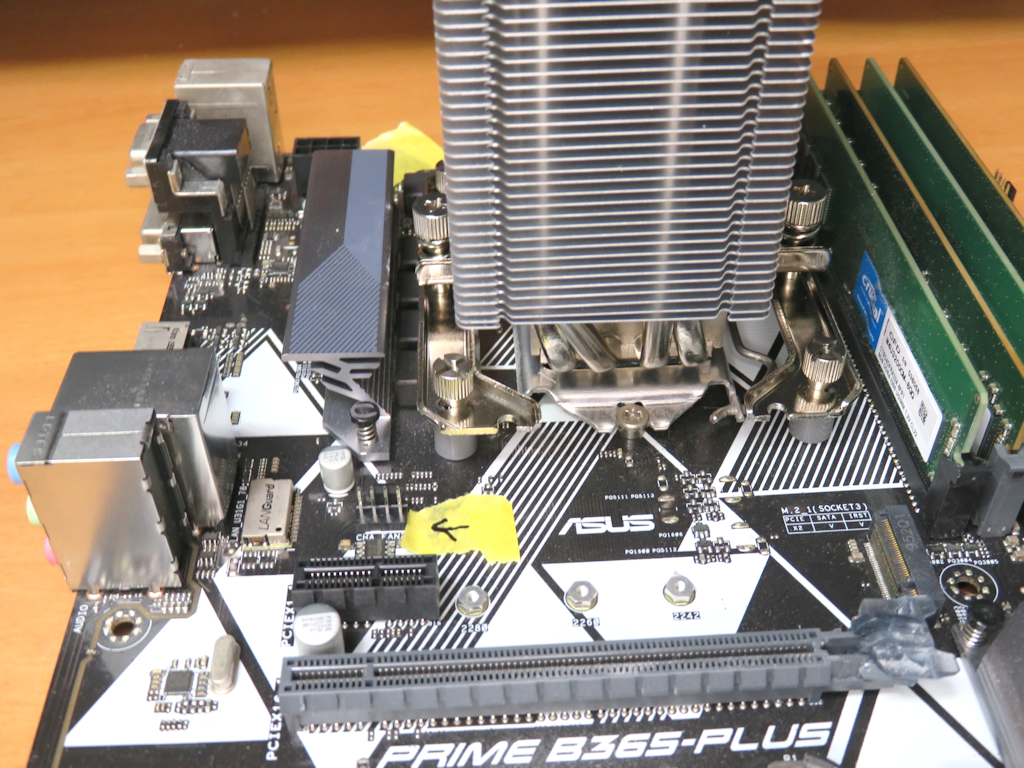 Intel core i7 8700 と ASUS B365-PLUS とファン Intel core i7 8700 と ASUS B365-PLUS とファン Intel core i7