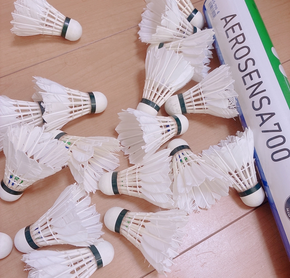 バドミントンシャトル(使用済み)中のシャトルはほとんどYONEXです バドミントンシャトル(使用済み)中のシャトルはほとんどYONEXです