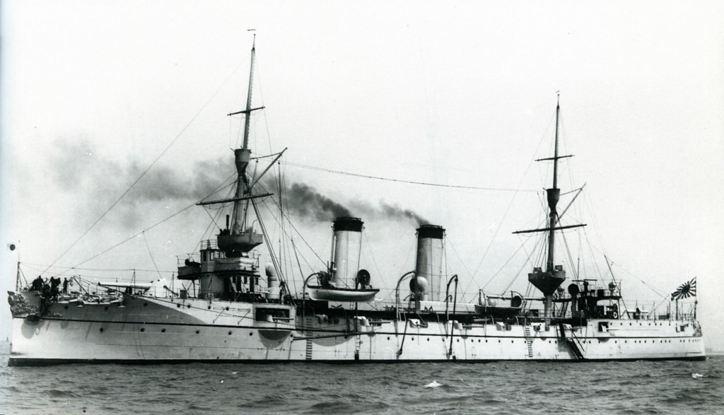 Japanese_cruiser_Takasago_at_Portsmouth