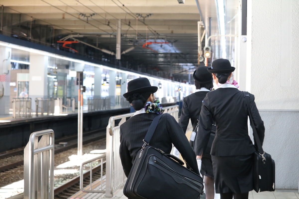 新幹線のca パーサーの仕事内容 サービスは 横山英俊の鉄道ブログ