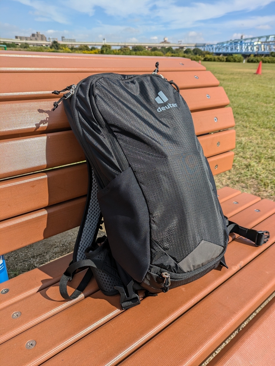 自転車に乗る時のバッグはこれ - Deuter Race Air - - FUJIの