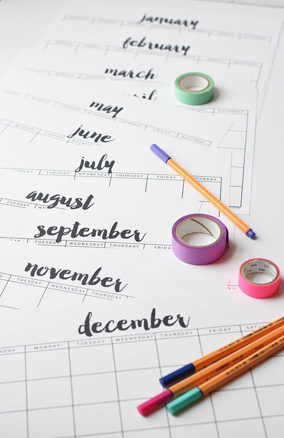 １週間の始まりは日曜日 月曜日 曜日の始まりから見るカレンダーの世界 幸せのレシピ集