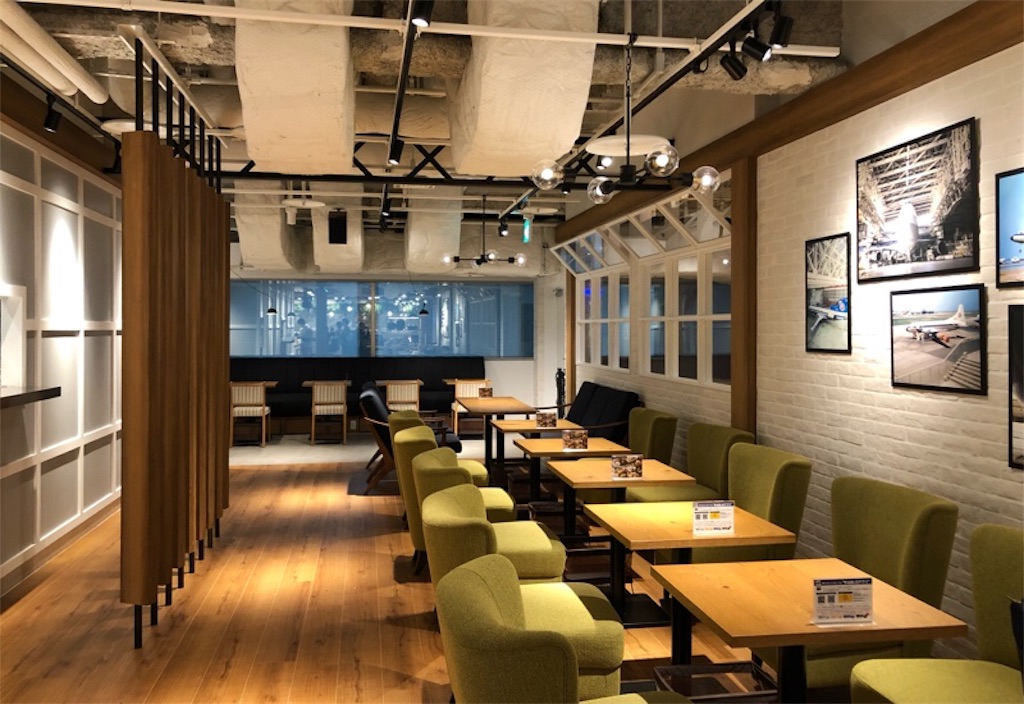 f:id:hikaruhotaru:20190224100645j:image ANA Hangar bay Cafe by PABLO 店内の席