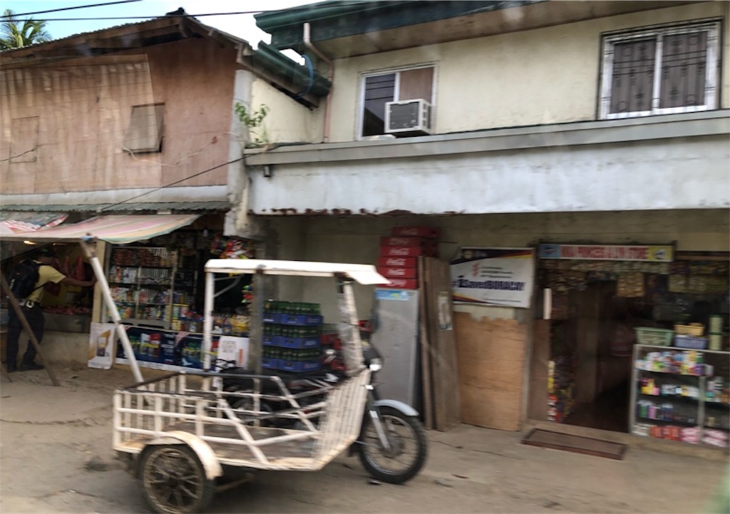 ボラカイ島のローカル向けの商店