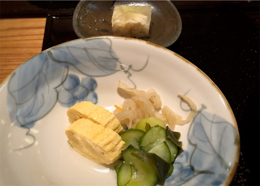 湯葉の煮こごりと酢の物などの小鉢