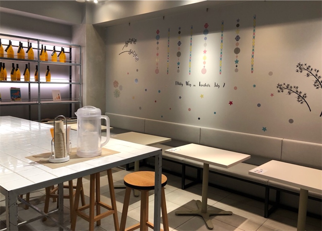 10FACTORY店内のカフェスペース