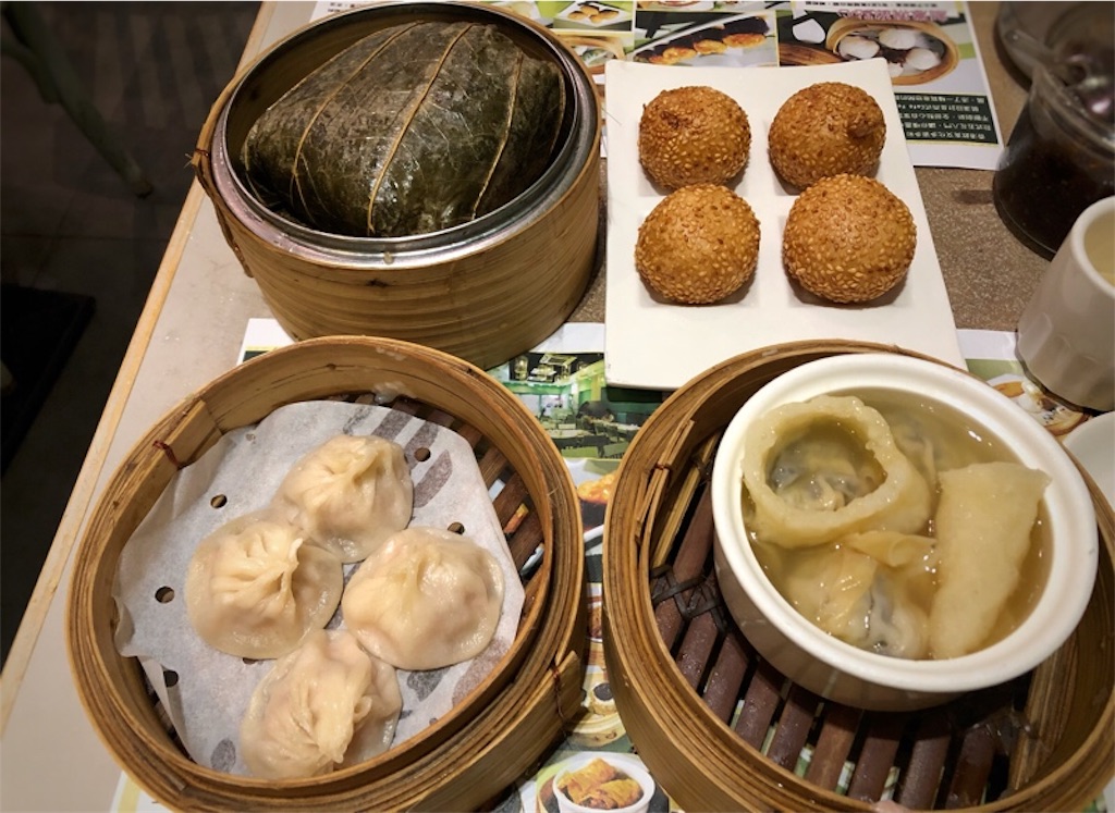 注文した点心やご飯