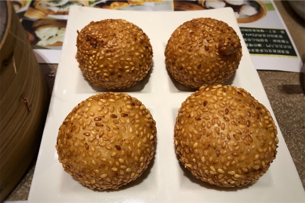 まん丸の4つのカボチャゴマ団子
