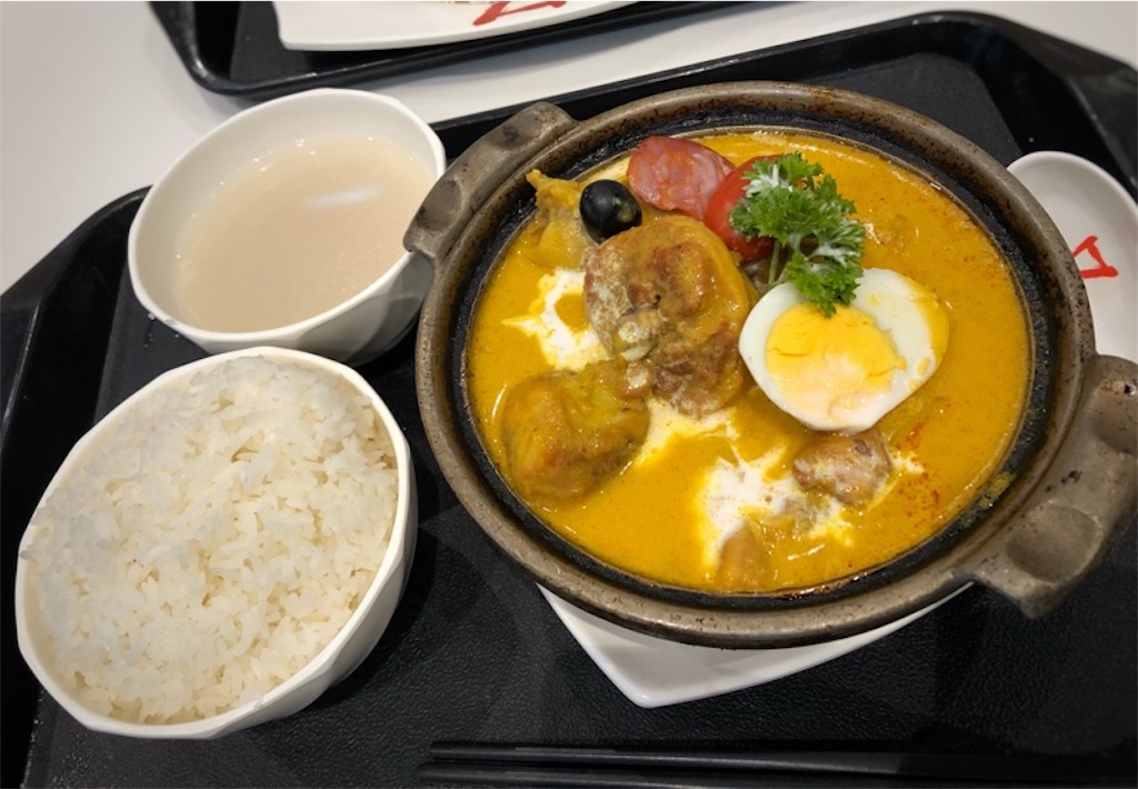 土鍋に入ったポルトガルチキンとご飯スープのセット