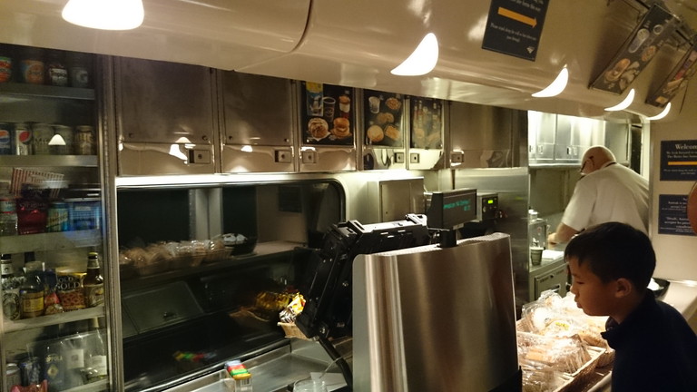 カスケード号のキッチン2