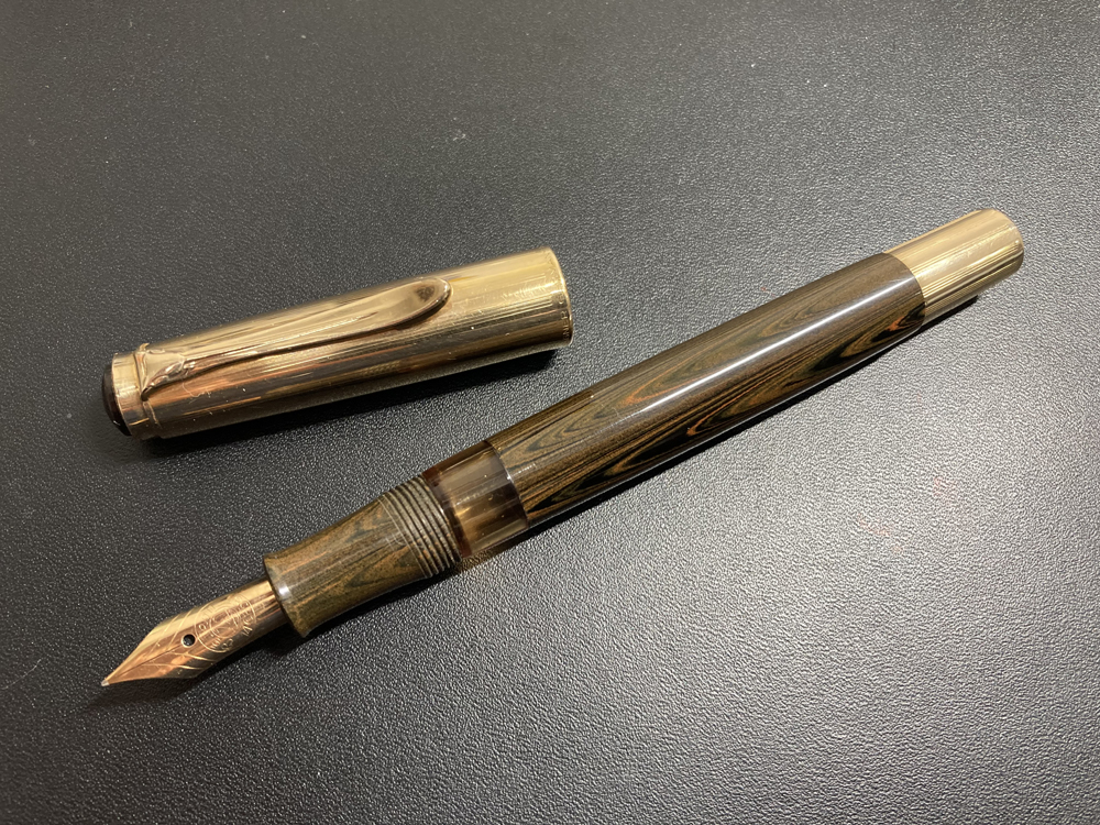 オリジナルの胴軸を引退させて / PELIKAN 400 Mother of pearl