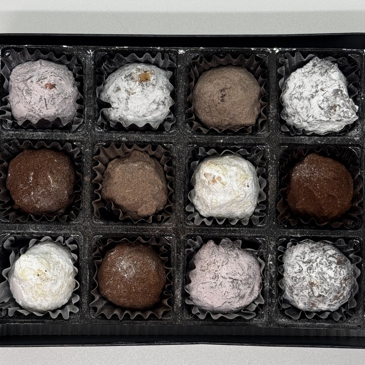 チョコレート】[トリュフアソート12個/デ・グランヴェル]を食べました
