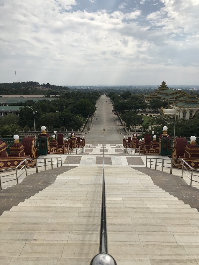 ウッパタサンティ パゴダ ネピドー観光 おもしろきこともなきよをおもしろく