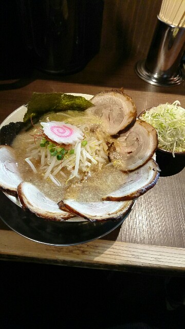 新潟駅構内の しゃがら でラーメン 我食べる 故に我あり 新潟駅構内の しゃがら でラーメン 我食べる 故に我あり
