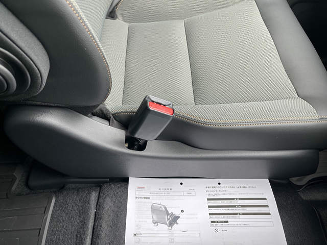 新型フリード GT系：純正 折りたたみセンターテーブル シートバック