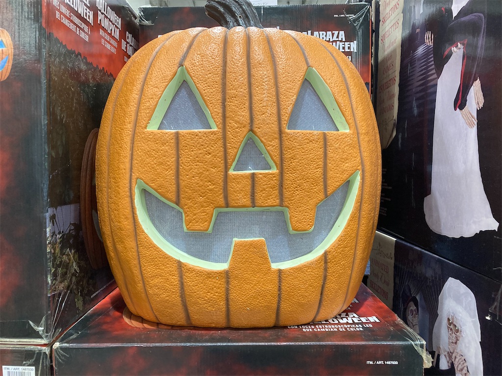 21コストコのハロウィン迫力満点 飾りや人形 コスチューム衣装が安くて豊富 ひなママさんのどっちにすすむ