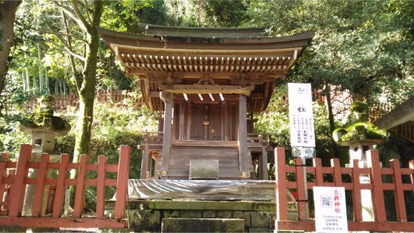 玉鉾神社の正面図