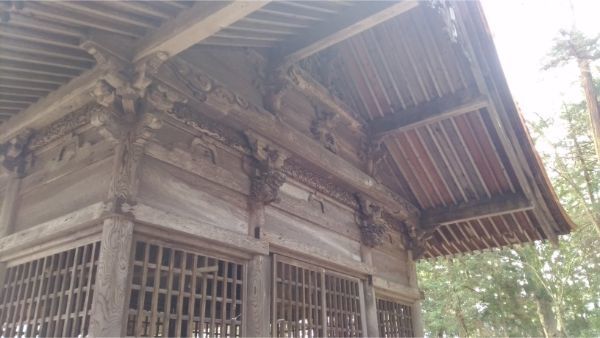 矢彦神社の神楽殿背面