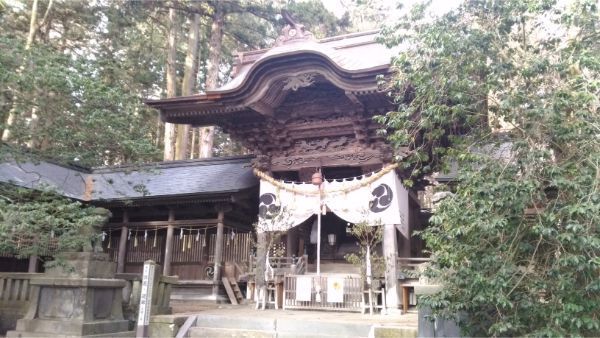 矢彦神社の拝殿と回廊