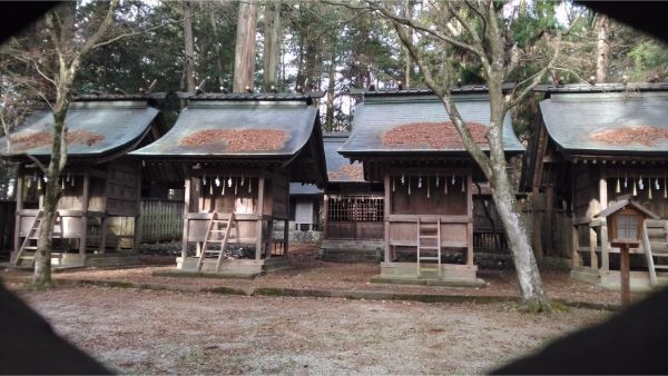 矢彦神社の本殿4棟