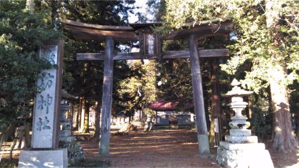 諏訪神社の境内入口