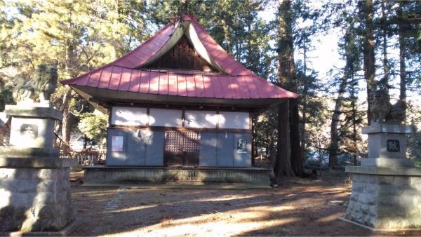諏訪神社の拝殿