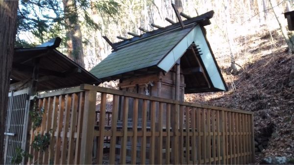 松尾神社境内社、山神社の本殿