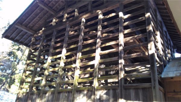 蓼科神社本殿の覆い