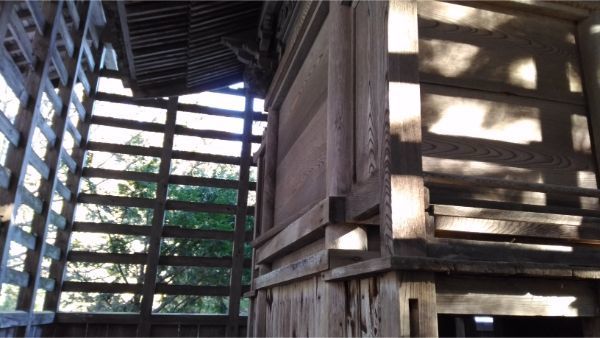 蓼科神社本殿の背面