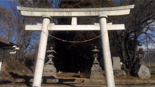 滋野神社境内入口の鳥居