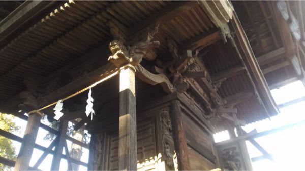 白鳥神社の新海宮正面右