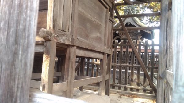 白鳥神社の新海宮背面