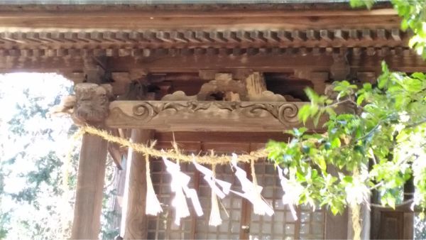 都波岐神社本殿の向拝