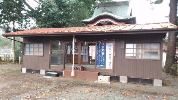 諏訪神社の拝殿