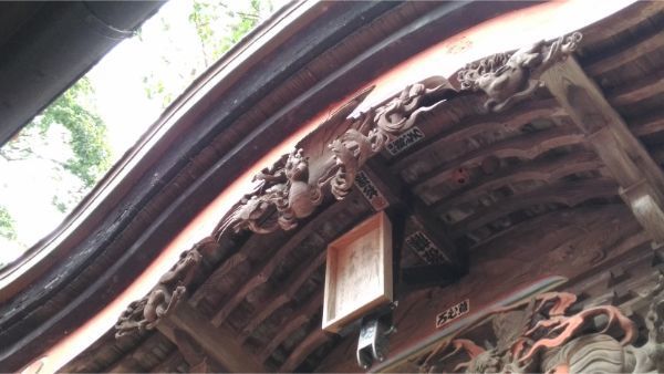 諏訪神社本殿の唐破風