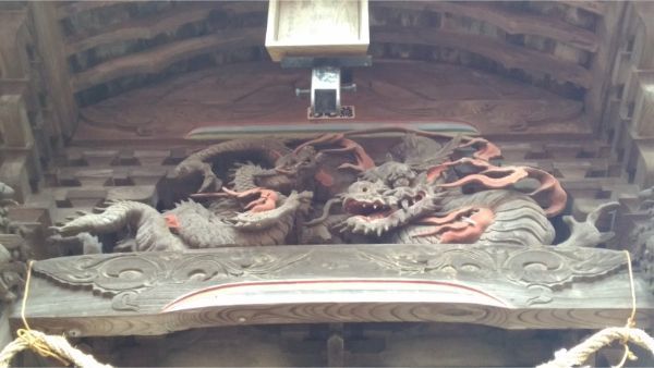 諏訪神社本殿の虹梁