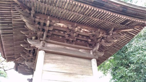 諏訪神社本殿の背面