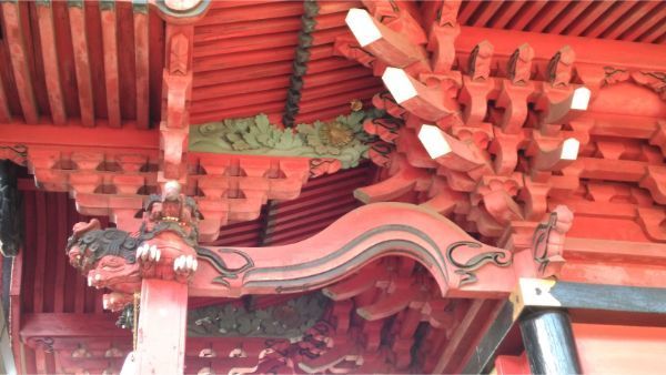 三嶋神社本殿の向拝右側面