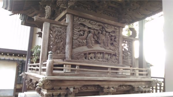 諏訪神社本殿背面の彫刻