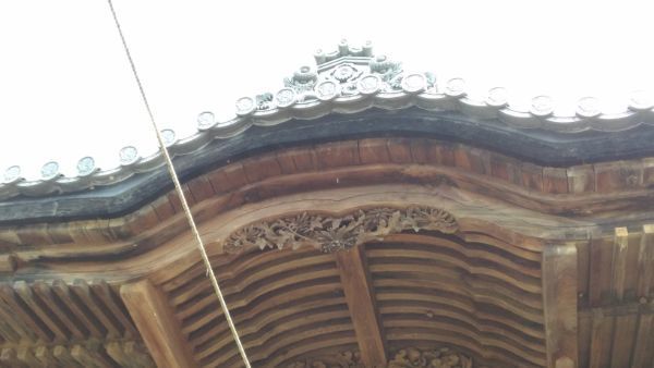 蕃松院本堂の唐破風