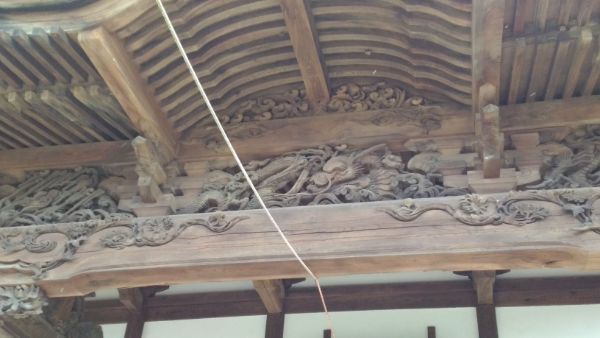 蕃松院本堂向拝の中備え