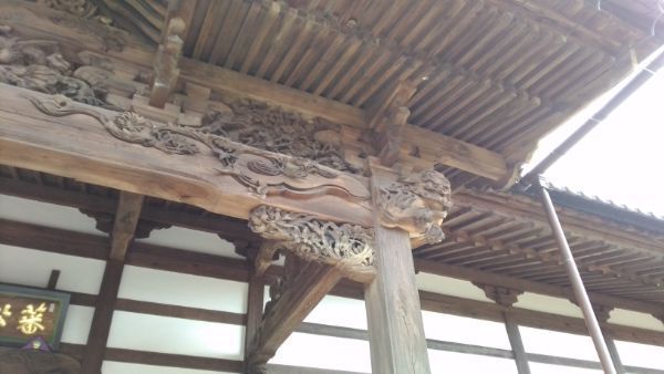 蕃松院本堂向拝の右側