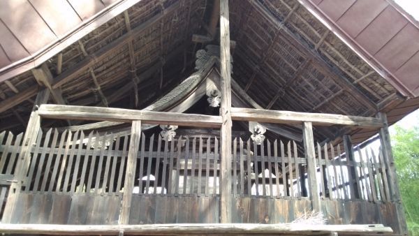 平林神社本殿の側面